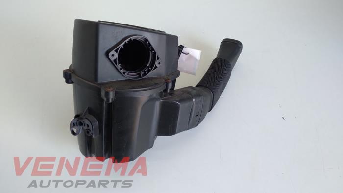 Cuerpo de filtro de aire de un Seat Ibiza IV (6J5) 1.6 TDI 105 2015