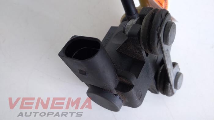 Vacuum valve from a Seat Ibiza IV (6J5) 1.6 TDI 105 2015