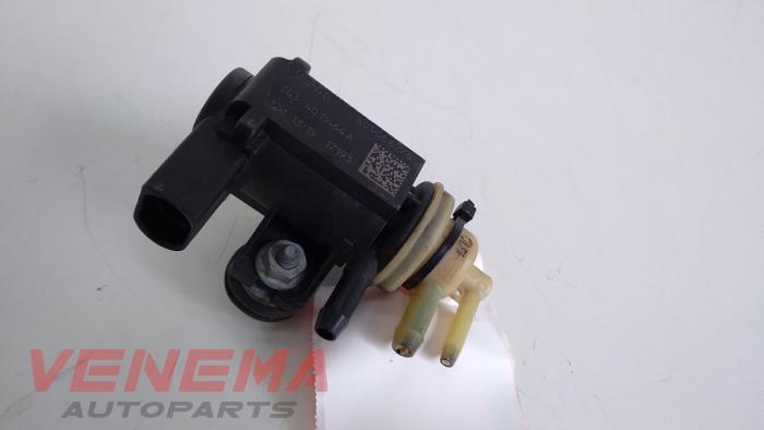 Vacuum valve from a Seat Ibiza IV (6J5) 1.6 TDI 105 2015