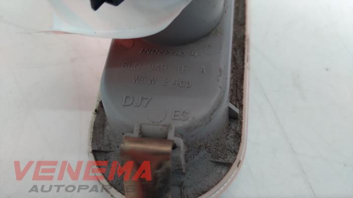 Clignotant protection avant droit d'un Seat Ibiza IV (6J5) 1.6 TDI 105 2015