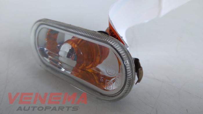 Front wing indicator, right from a Seat Ibiza IV (6J5) 1.6 TDI 105 2015