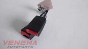 Used Rear seatbelt buckle, centre Seat Ibiza IV (6J5) 1.6 TDI 105 Price € 14,99 Margin scheme offered by Venema Autoparts