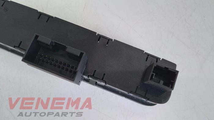 Interruptor de calefactor de asiento de un Seat Ibiza IV (6J5) 1.6 TDI 105 2015
