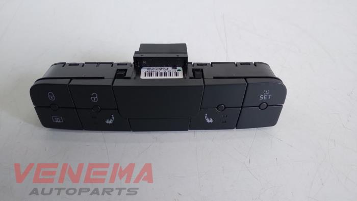 Interruptor de calefactor de asiento de un Seat Ibiza IV (6J5) 1.6 TDI 105 2015
