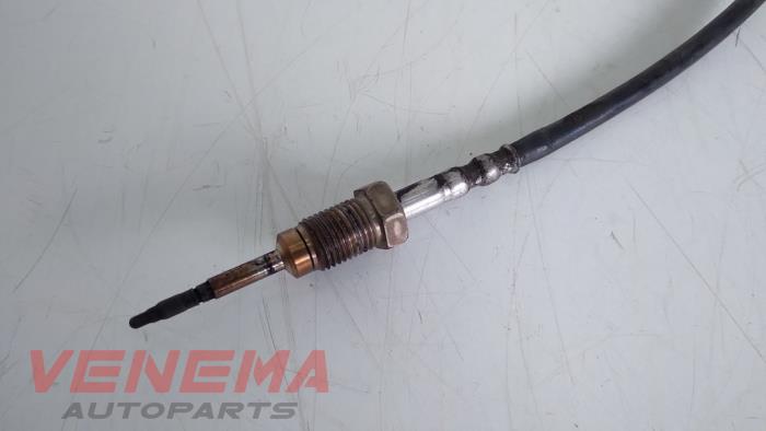 Exhaust heat sensor from a BMW 3 serie Touring (F31) 316d 2.0 16V 2013