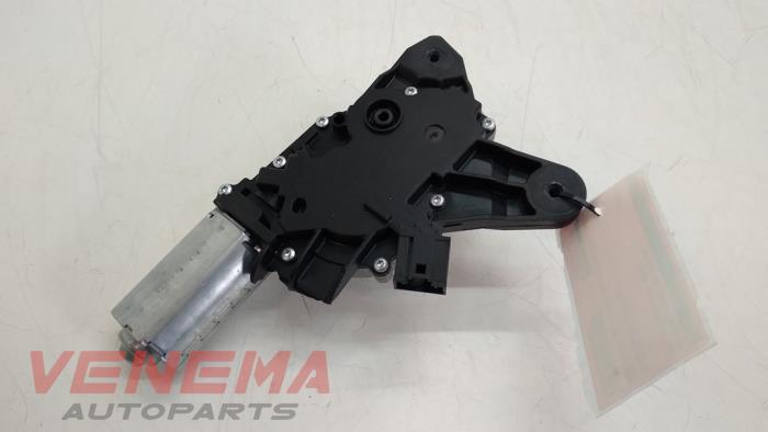 Rear wiper motor from a BMW 3 serie Touring (F31) 316d 2.0 16V 2013