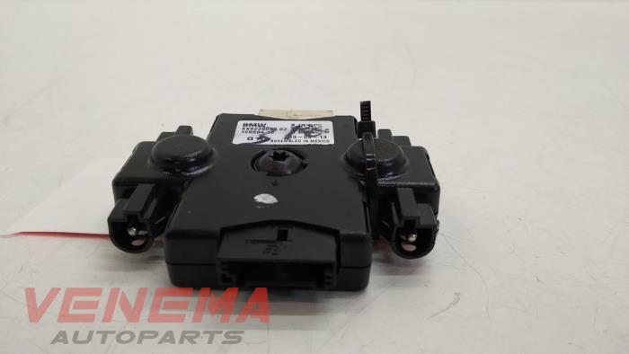 Antenna Amplifier from a BMW 3 serie Touring (F31) 316d 2.0 16V 2013