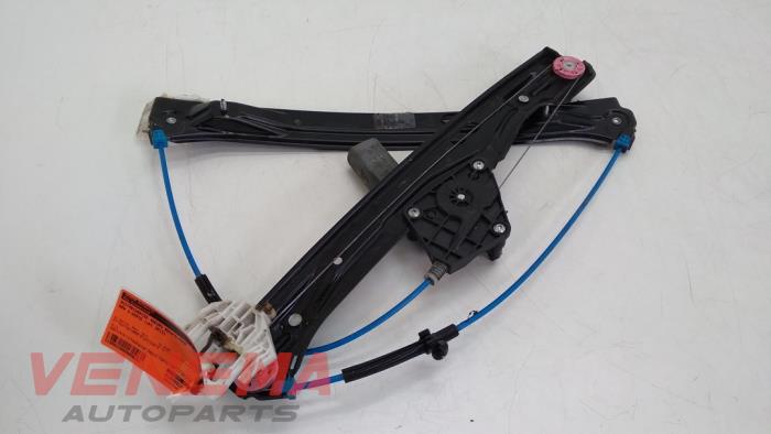 Window mechanism 4-door, front right from a BMW 3 serie Touring (F31) 316d 2.0 16V 2013