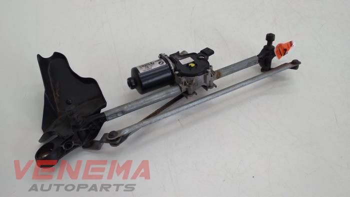 Wiper motor + mechanism from a BMW 3 serie Touring (F31) 316d 2.0 16V 2013