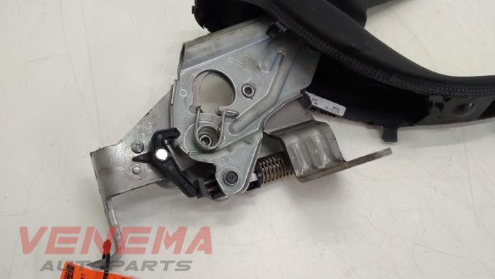 Parking brake mechanism from a BMW 3 serie Touring (F31) 316d 2.0 16V 2013
