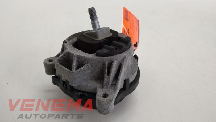 Engine mount from a BMW 3 serie Touring (F31) 316d 2.0 16V 2013