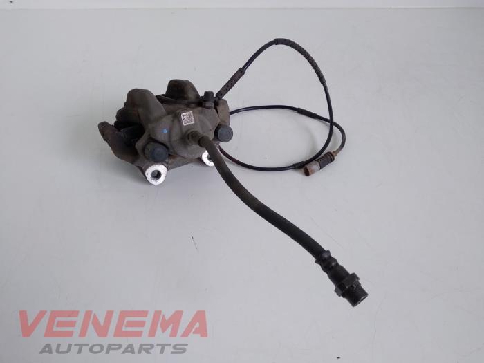 Pinza de freno derecha detrás de un BMW 3 serie Touring (F31) 316d 2.0 16V 2013