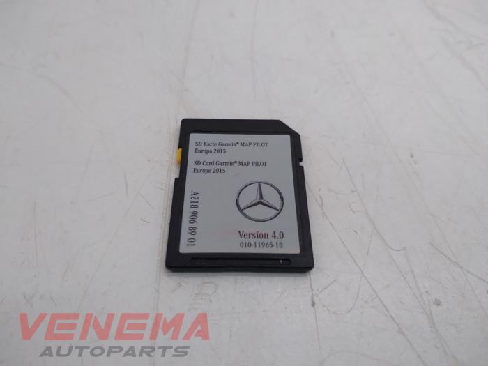 Tarjeta SD de navegación de un Mercedes-Benz E (W212) E-220 CDI 16V BlueEfficiency,BlueTEC 2015