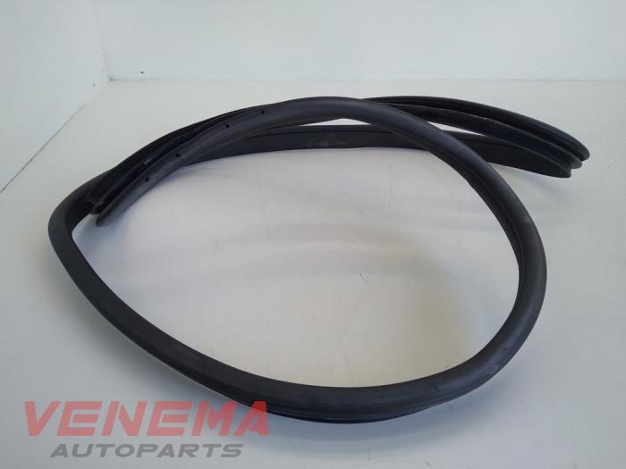 Rear door seal 4-door, right Mercedes E E-220 CDI 16V BlueEfficiency ...