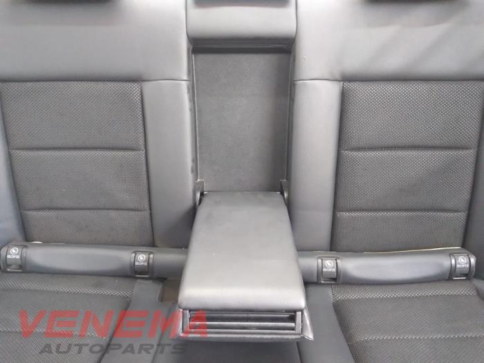 Asiento trasero de un Mercedes-Benz E (W212) E-220 CDI 16V BlueEfficiency,BlueTEC 2015