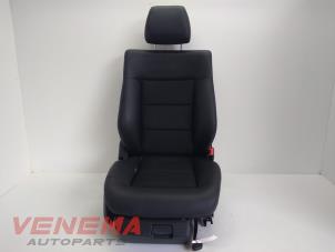 Używane Fotel prawy Mercedes E (W212) E-220 CDI 16V BlueEfficiency,BlueTEC Cena € 149,99 Procedura marży oferowane przez Venema Autoparts
