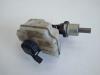Master cylinder from a Volkswagen Touran (1T1/T2) 1.6 FSI 16V 2005