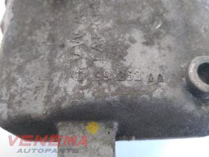 Engine mount from a Volkswagen Touran (1T1/T2) 1.6 FSI 16V 2005