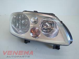 Used Headlight, right Volkswagen Touran (1T1/T2) 1.6 FSI 16V Price € 49,99 Margin scheme offered by Venema Autoparts