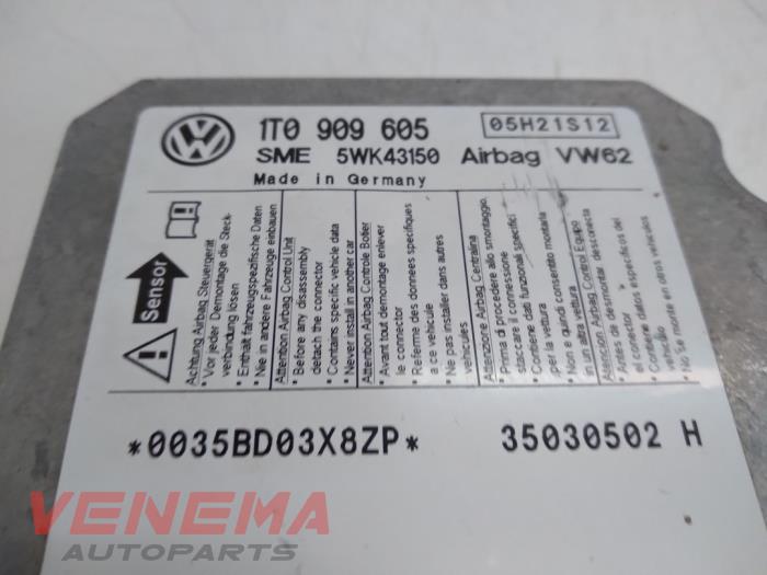 Airbag Module from a Volkswagen Touran (1T1/T2) 1.6 FSI 16V 2005