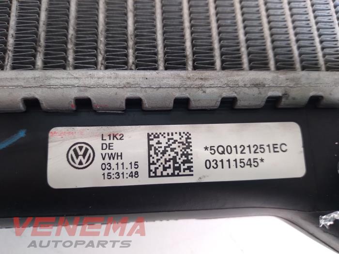 Radiador de un Volkswagen Touran (5T1) 1.6 TDI 2016