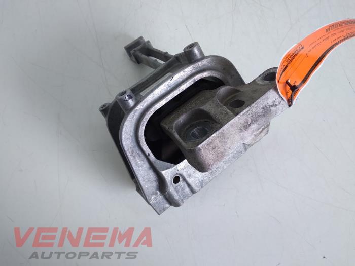 Used Engine mount Volkswagen Touran (5T1) 1.6 TDI Price € 24,99 Margin scheme offered by Venema Autoparts