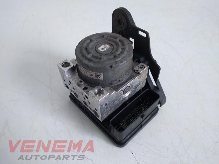 Usagé Bloc ABS Volkswagen Touran (5T1) 1.6 TDI Prix € 119,99 Règlement à la marge proposé par Venema Autoparts