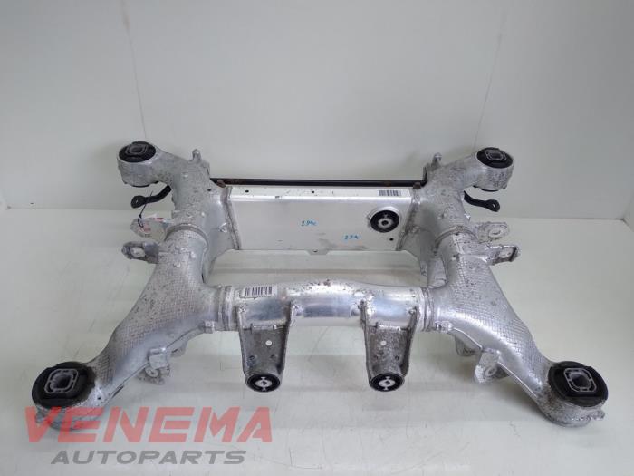 Subframe from a BMW 5 serie Touring (F11) 520d 16V 2011