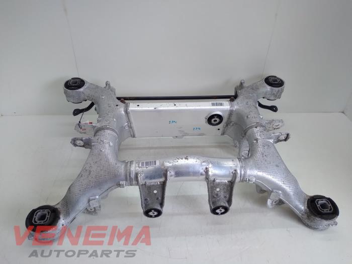 Subframe from a BMW 5 serie Touring (F11) 520d 16V 2011