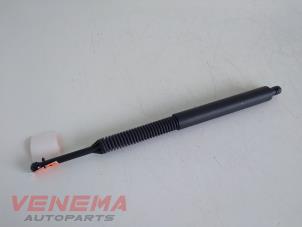 Used Rear gas strut, right BMW 5 serie Touring (F11) 520d 16V Price € 34,99 Margin scheme offered by Venema Autoparts
