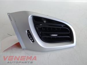 Używane Kratka wentylacyjna deski rozdzielczej Citroen C3 (SC) 1.6 HDi 92 Cena € 29,99 Procedura marży oferowane przez Venema Autoparts