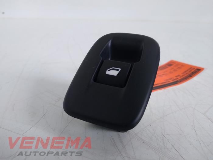 Usados Interruptor de ventanilla eléctrica Peugeot 208 I (CA/CC/CK/CL) 1.2 Vti 12V PureTech 82 Precio € 9,99 Norma de margen ofrecido por Venema Autoparts