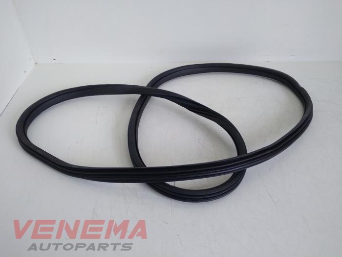 Front door seal 4-door, right Peugeot 208 I 1.2 Vti 12V PureTech 82 ...