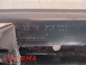 Engine mount from a Mercedes-Benz C Estate (S204) 2.2 C-220 CDI 16V 2008