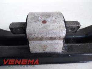 Engine mount from a Mercedes-Benz C Estate (S204) 2.2 C-220 CDI 16V 2008