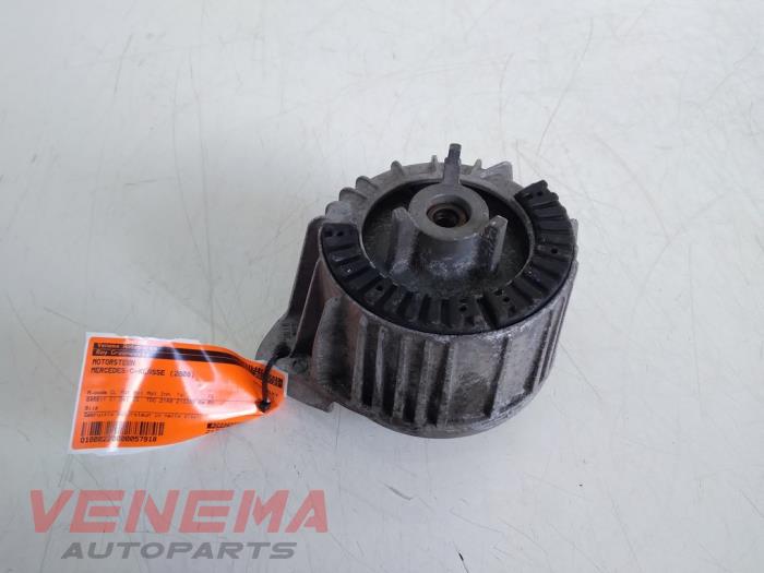 Used Engine mount Mercedes C Estate (S204) 2.2 C-220 CDI 16V Price € 24,99 Margin scheme offered by Venema Autoparts