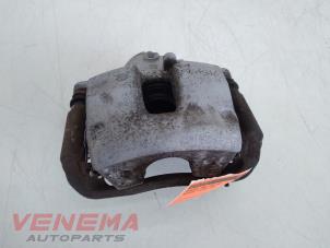 Used Front brake calliper, left Mercedes C Estate (S204) 2.2 C-220 CDI 16V Price € 54,99 Margin scheme offered by Venema Autoparts