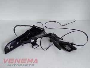 Used Convertible top hinge BMW 1 serie (E88) 118d 16V Price € 74,99 Margin scheme offered by Venema Autoparts