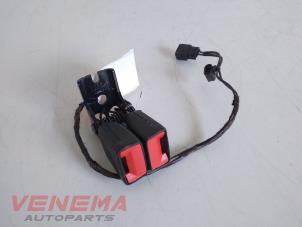 Used Rear seatbelt buckle, centre Ford Fiesta 7 1.1 Ti-VCT 12V 85 Price € 29,99 Margin scheme offered by Venema Autoparts