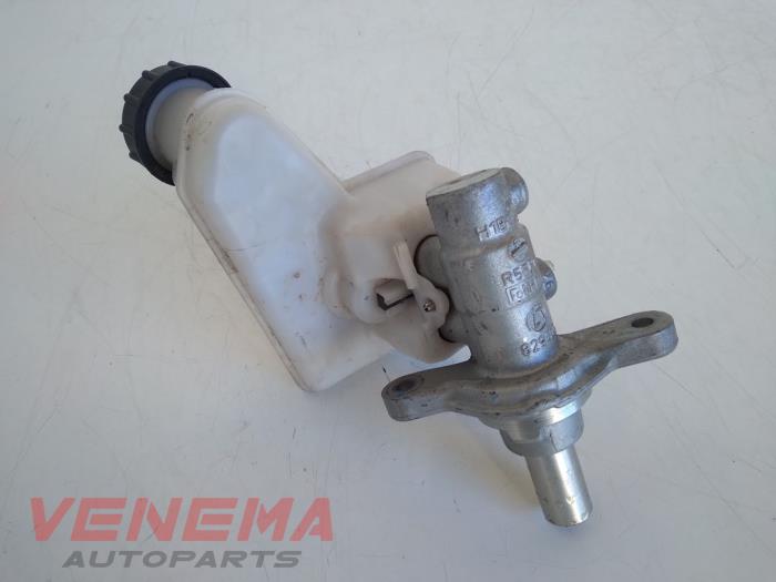 Master cylinder from a Ford Fiesta 7 1.1 Ti-VCT 12V 85 2018