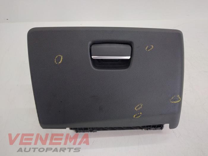Begagnade Handskfack BMW 1 serie (E87/87N) 116i 1.6 16V Pris € 34,99 Marginaltabell erbjuds av Venema Autoparts