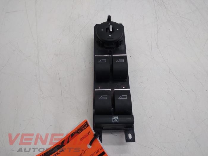 Usados Interruptor de ventanilla eléctrica Ford Focus 3 Wagon 1.0 Ti-VCT EcoBoost 12V 125 Precio € 14,99 Norma de margen ofrecido por Venema Autoparts