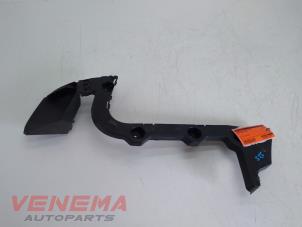 Used Rear bumper bracket, right Ford Focus 3 Wagon 1.0 Ti-VCT EcoBoost 12V 125 Price € 14,99 Margin scheme offered by Venema Autoparts