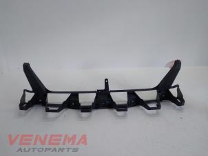 Used Rear bumper bracket central Ford Focus 3 Wagon 1.0 Ti-VCT EcoBoost 12V 125 Price € 24,99 Margin scheme offered by Venema Autoparts