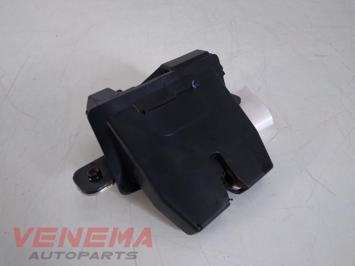 Tailgate lock mechanism from a Ford Fiesta 6 (JA8) 1.0 EcoBoost 12V 100 2017