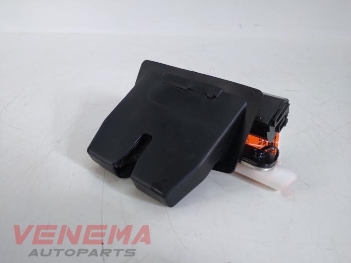 Tailgate lock mechanism from a Ford Fiesta 6 (JA8) 1.0 EcoBoost 12V 100 2017