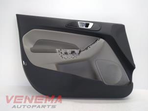 Używane Tapicerka drzwi lewych przednich wersja 4-drzwiowa Ford Fiesta 6 (JA8) 1.0 EcoBoost 12V 100 Cena € 39,99 Procedura marży oferowane przez Venema Autoparts