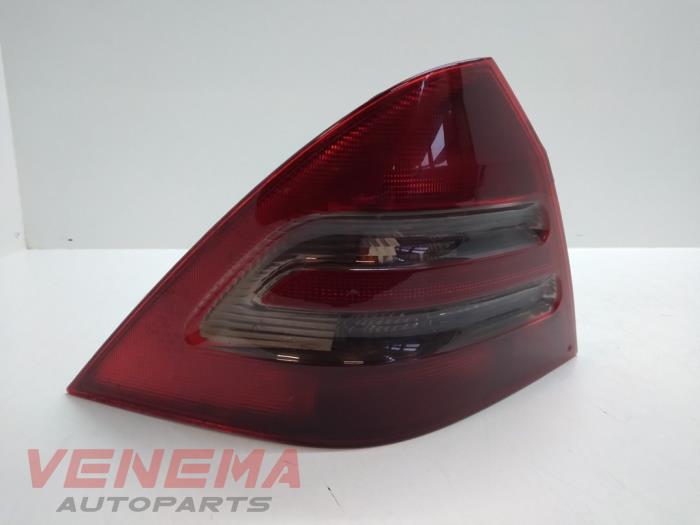 Taillight, left from a Mercedes-Benz C (W203) 2.2 C-200 CDI 16V 2002