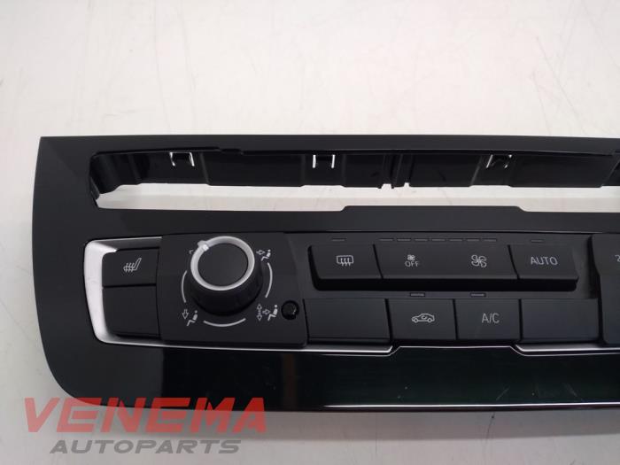 Heater control panel from a BMW 2 serie (F23) 218i 1.5 TwinPower Turbo 12V 2019