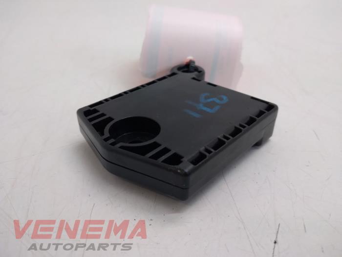 GPS antenna from a BMW 2 serie (F23) 218i 1.5 TwinPower Turbo 12V 2019